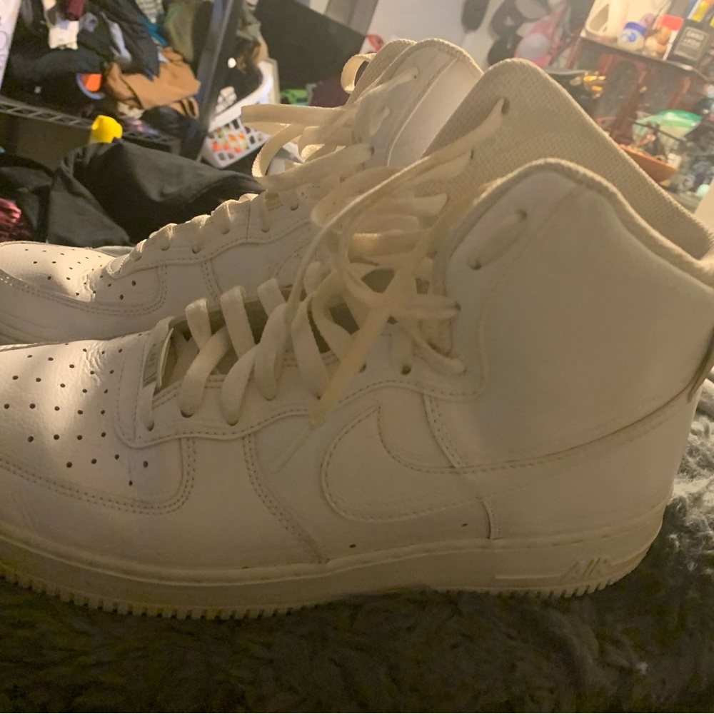 Nike Men's White Athletic Shoes